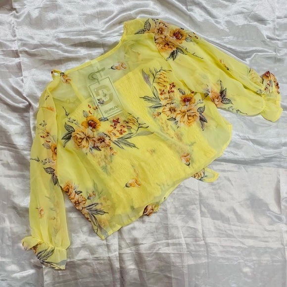 Two piece lemon yellow crop top
Can be styled in so many ways♥️ - Picture 2 of 6